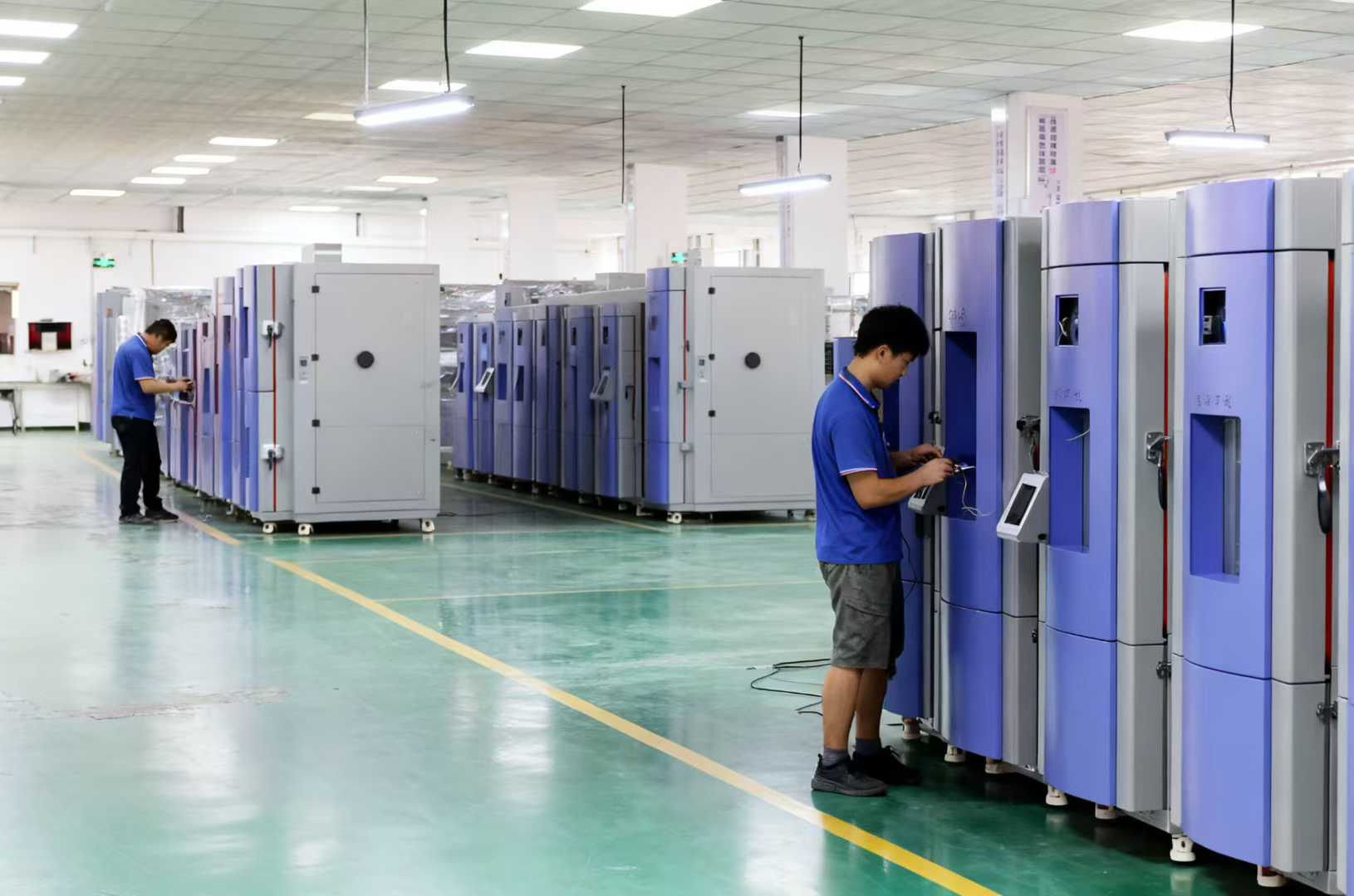 高低溫試驗(yàn)箱車(chē)間