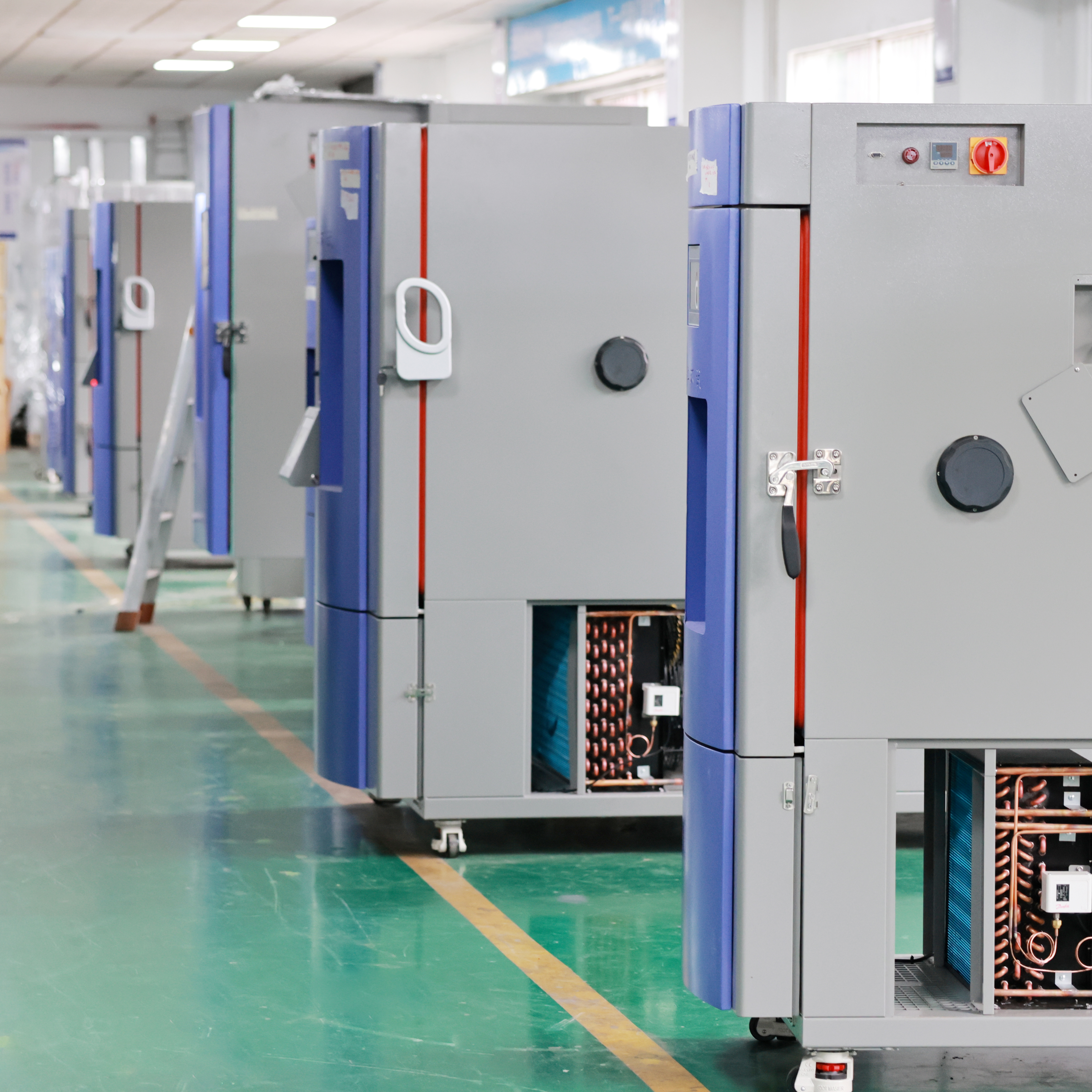 勤卓高低溫箱調(diào)試車(chē)間